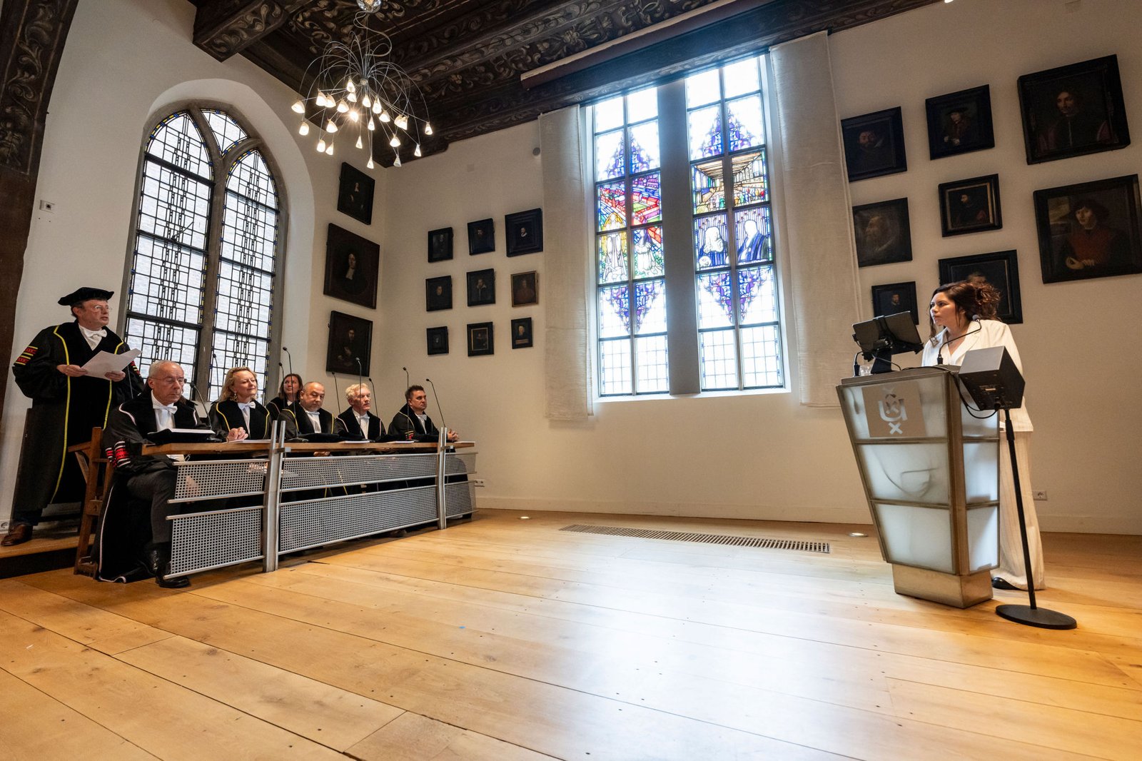 Kedma Hamelberg facing the doctoral committee at the Agnietenkapel