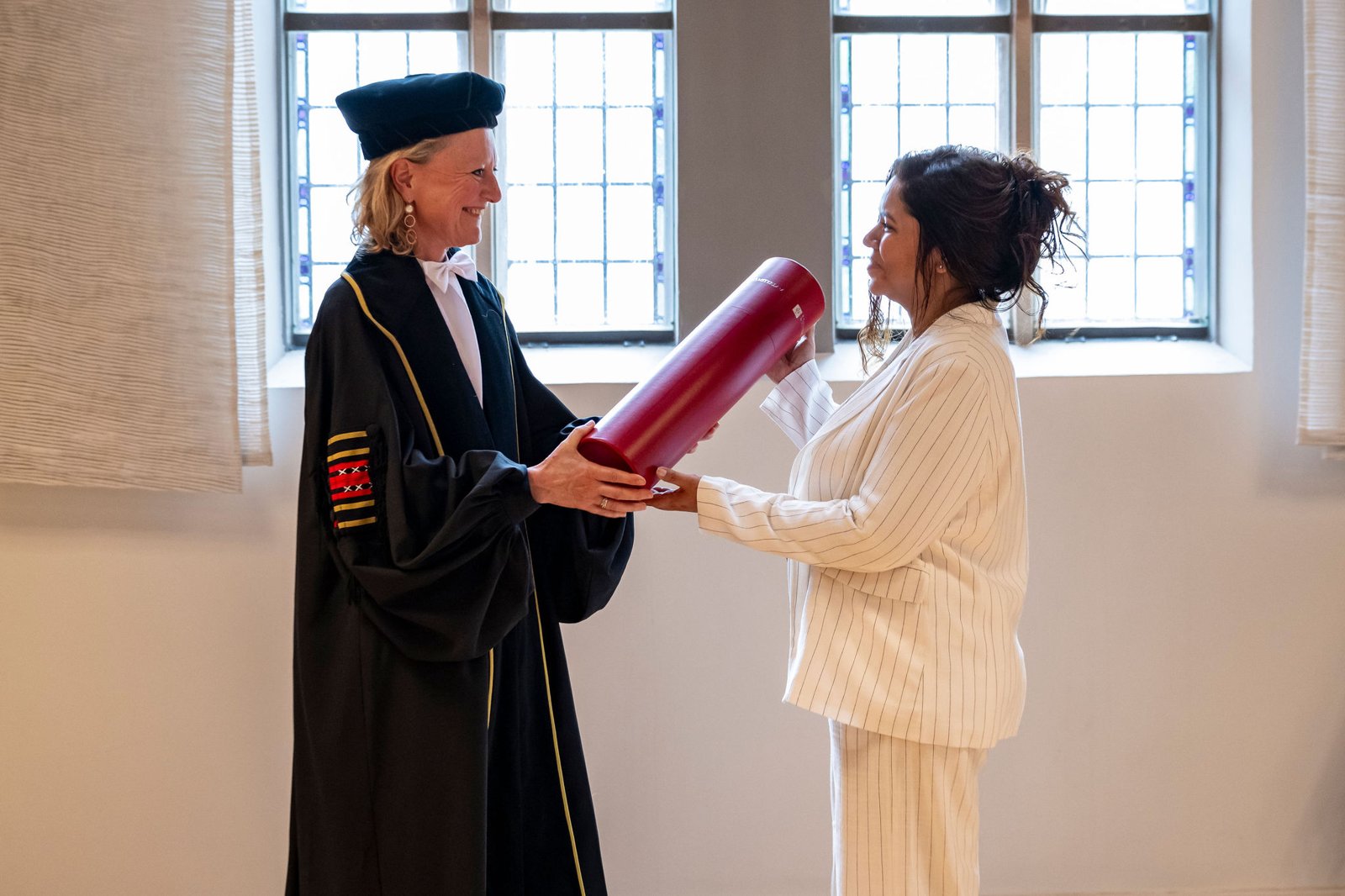 Kedma Hamelberg receiving her PhD diploma